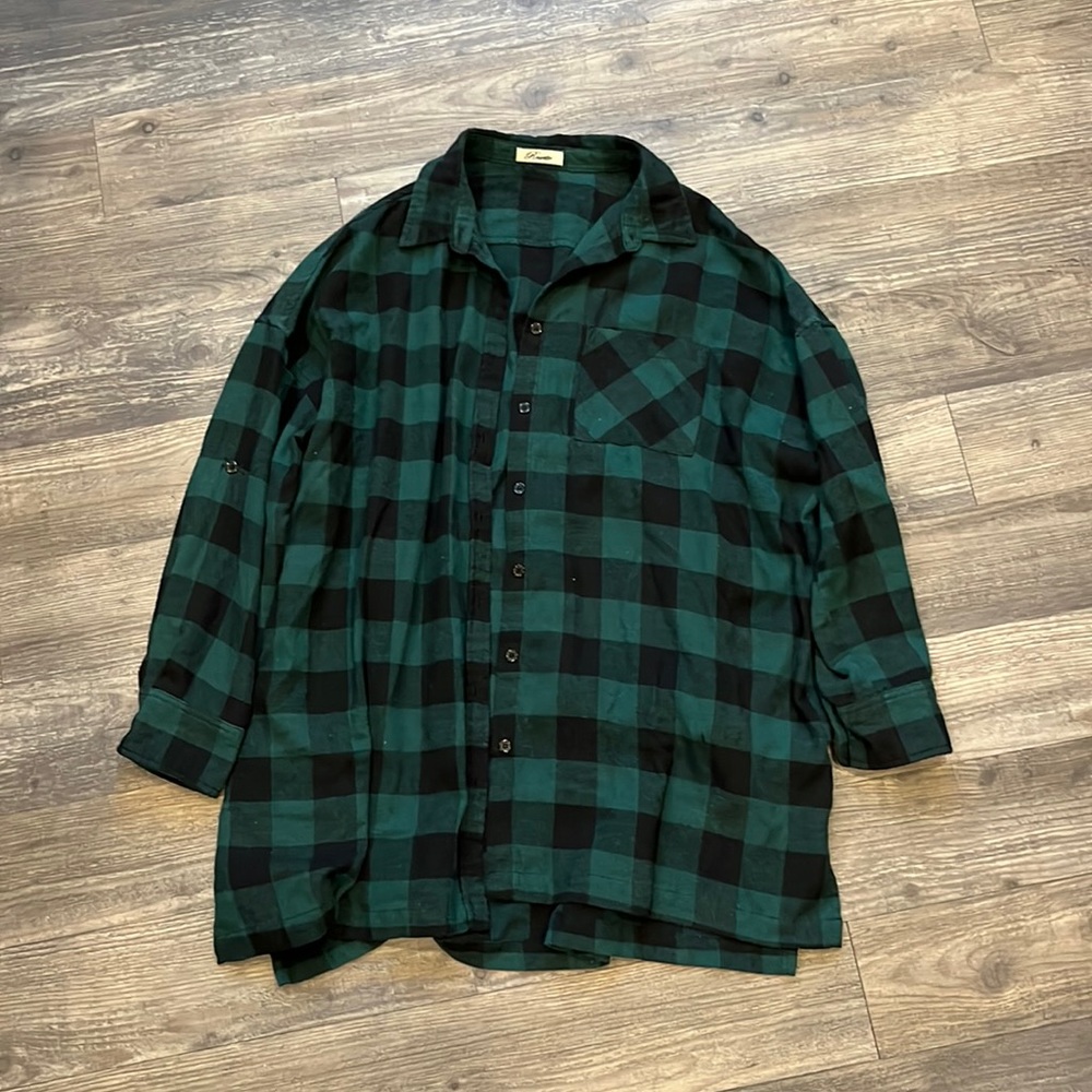 Francesca’s Oversized Plaid Shacket Button Down Shirt with Pockets